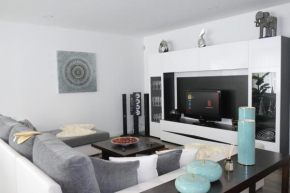 Ruhiges Modernes Haus Parkplatz WLAN Whirlpool